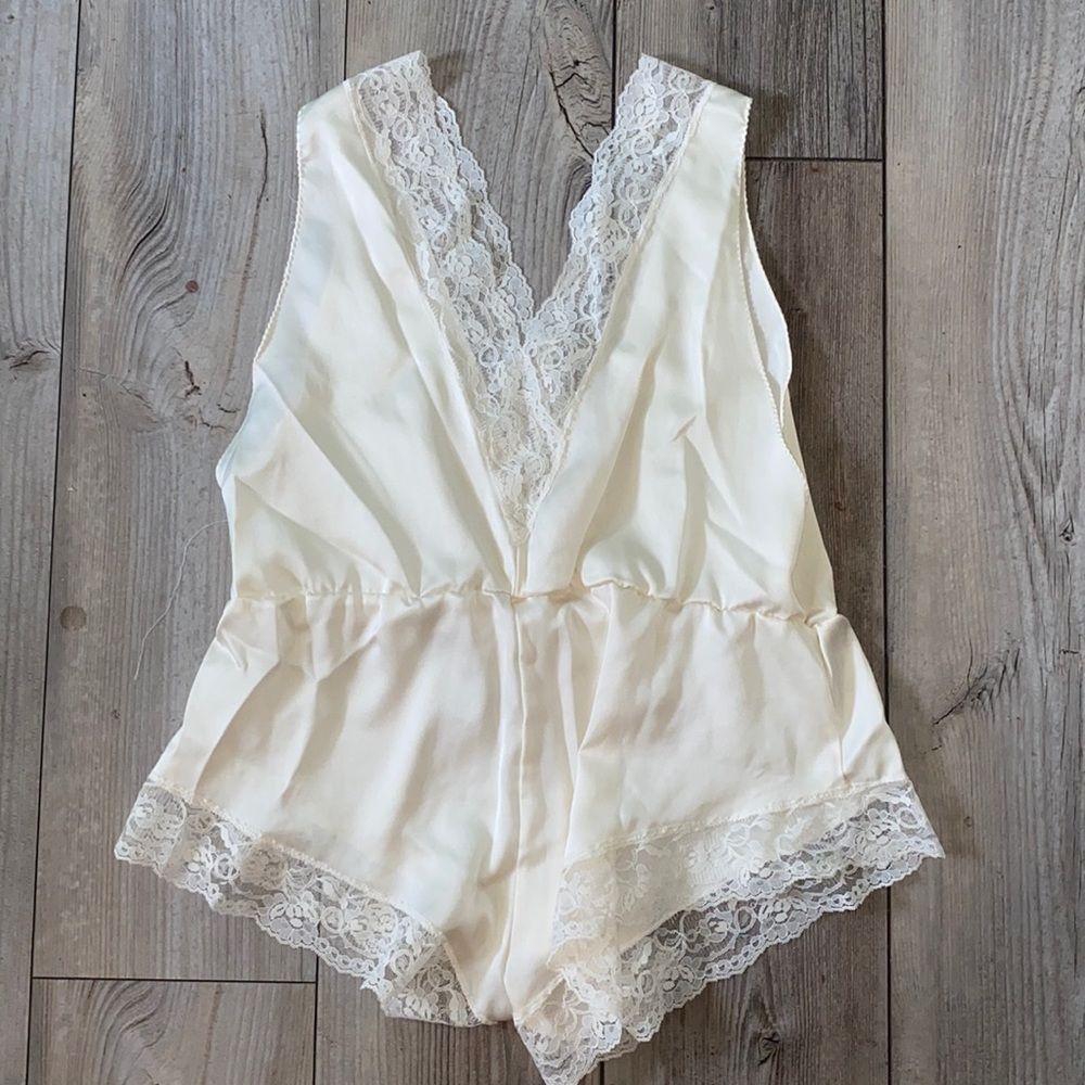 VINTAGE JENNIFER DALE LARGE LACE ROMPER LINGERIE